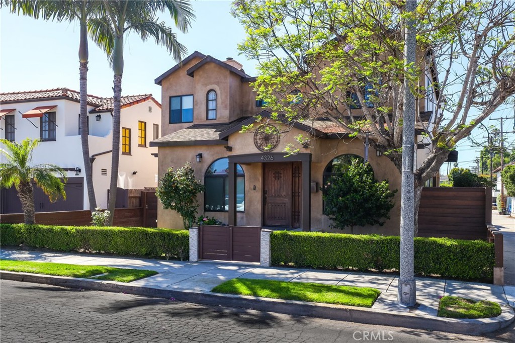 4326 E Vista Street