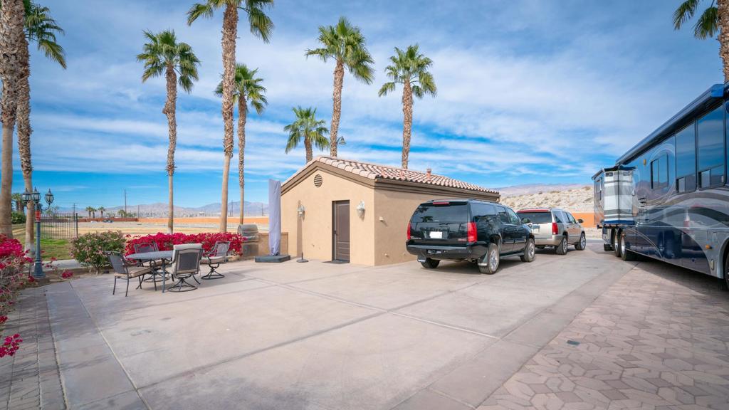 Vineyards Mtr Coach - Residential