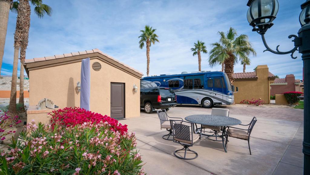 Vineyards Mtr Coach - Residential