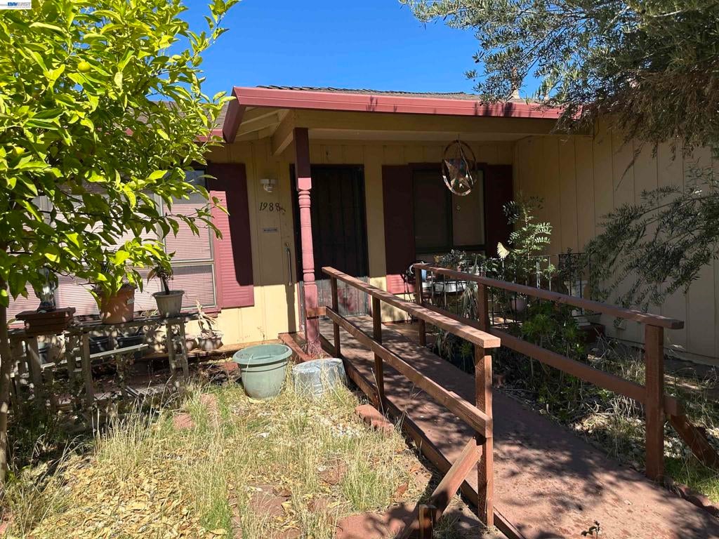 1988 Calaveras Dr