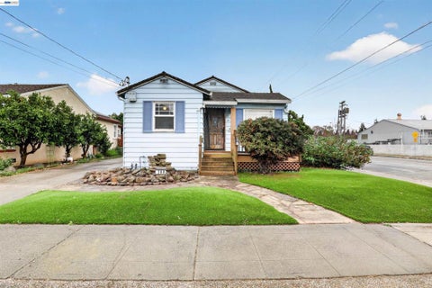 Photo of 399 Stoakes Ave AVE, San Leandro, CA 94577 (MLS # 41152394)