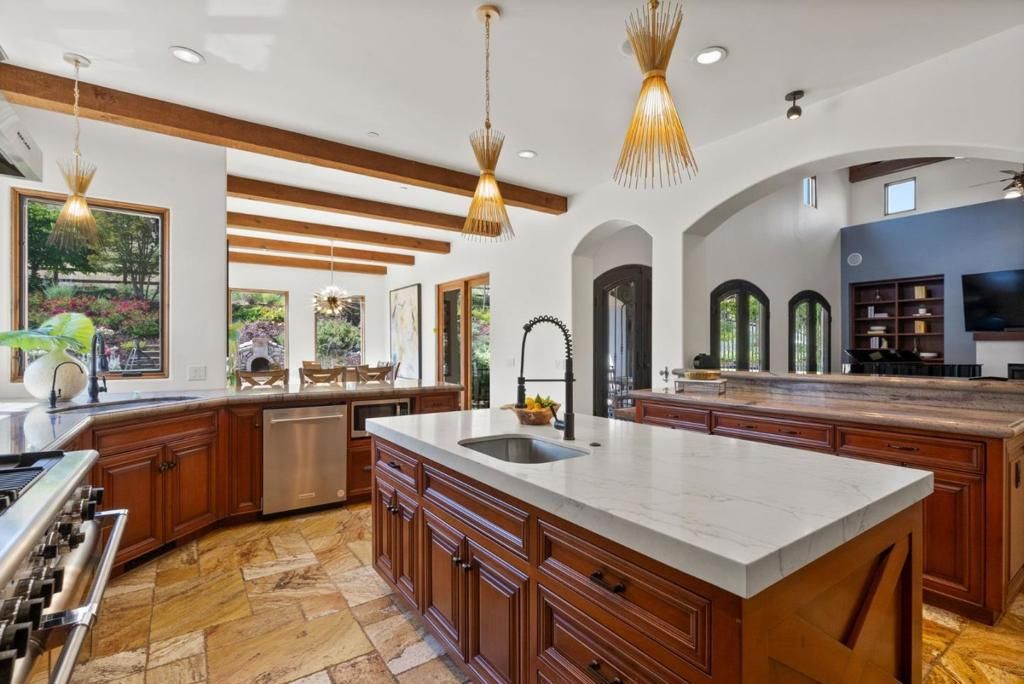 listing image 130721248197703839958
