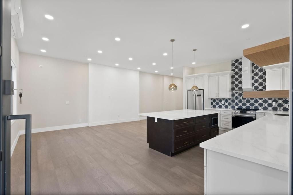 listing image 130724372968527998090