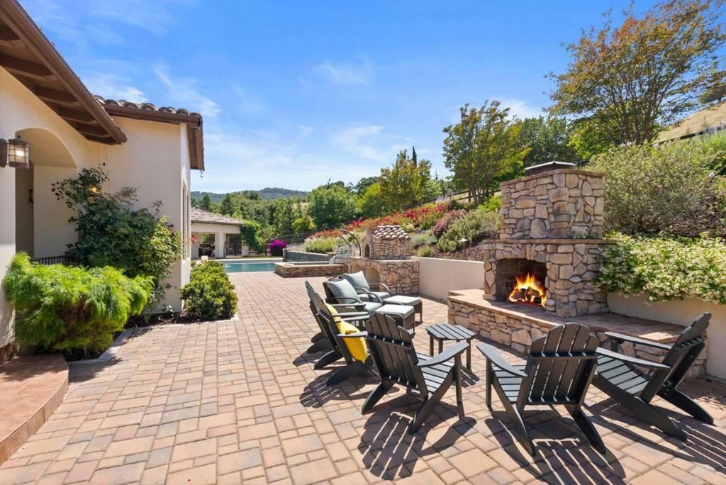 listing image 130726935910425797403