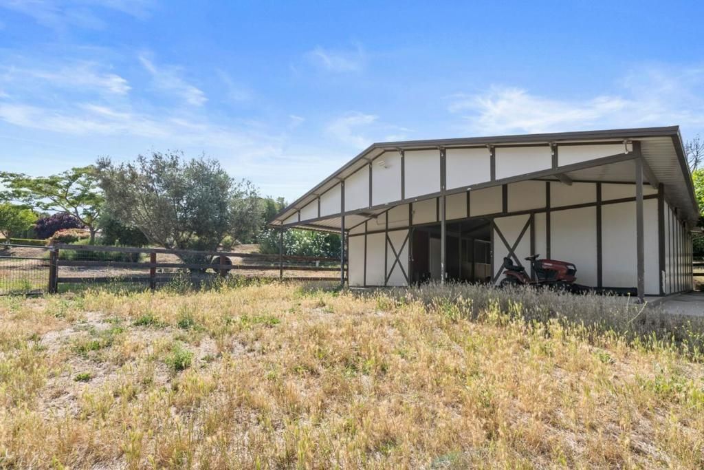 listing image 130729658835863715561