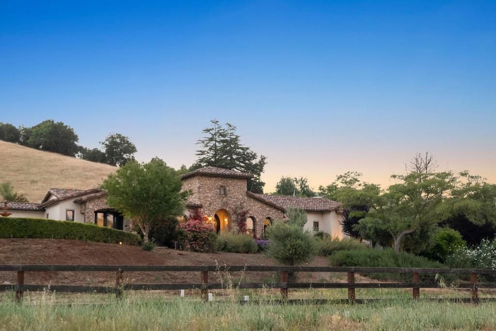 listing image 130726554671757429824
