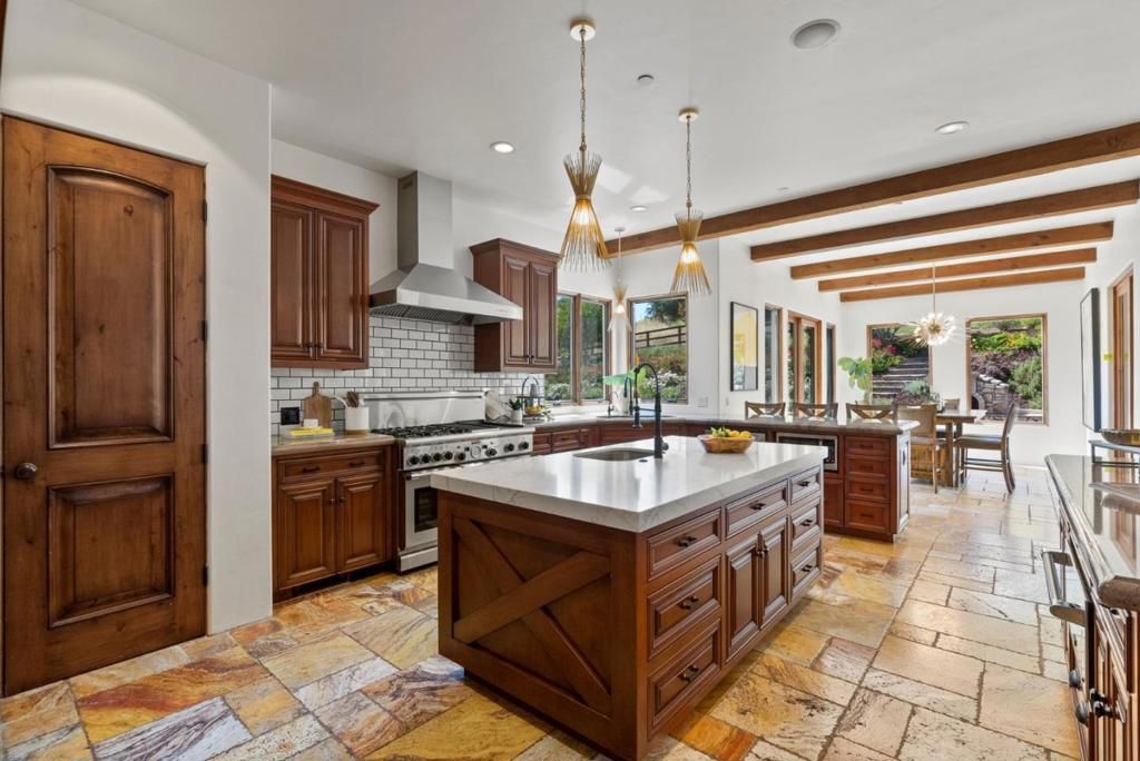 listing image 130726746842041948240
