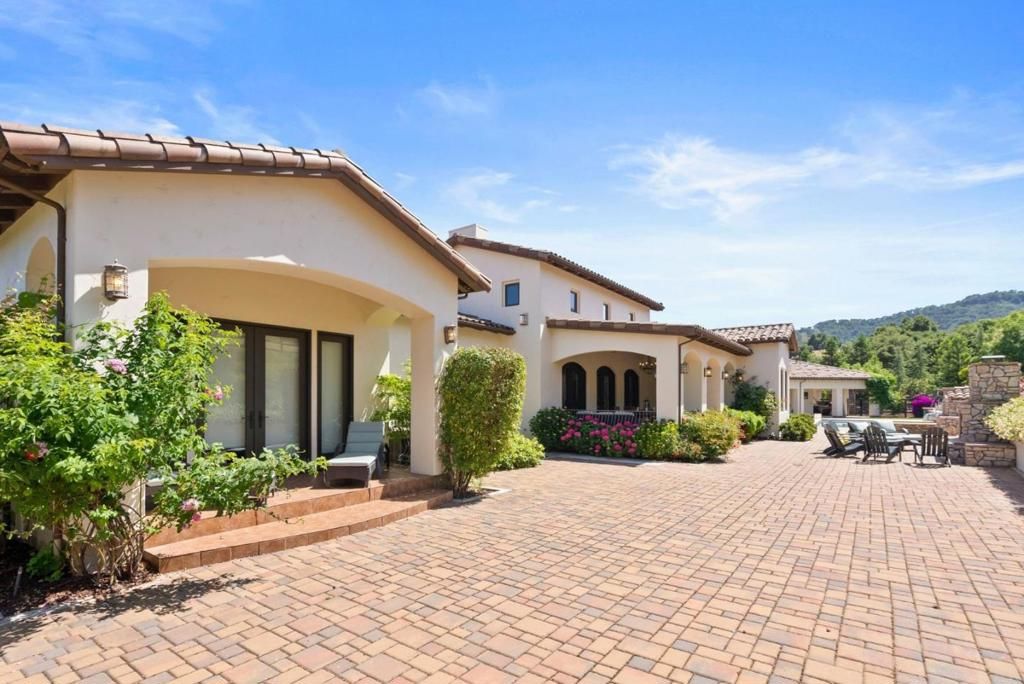 listing image 130722475785792003022