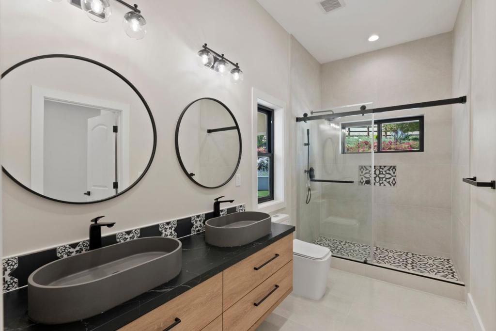 listing image 130722405873385455607