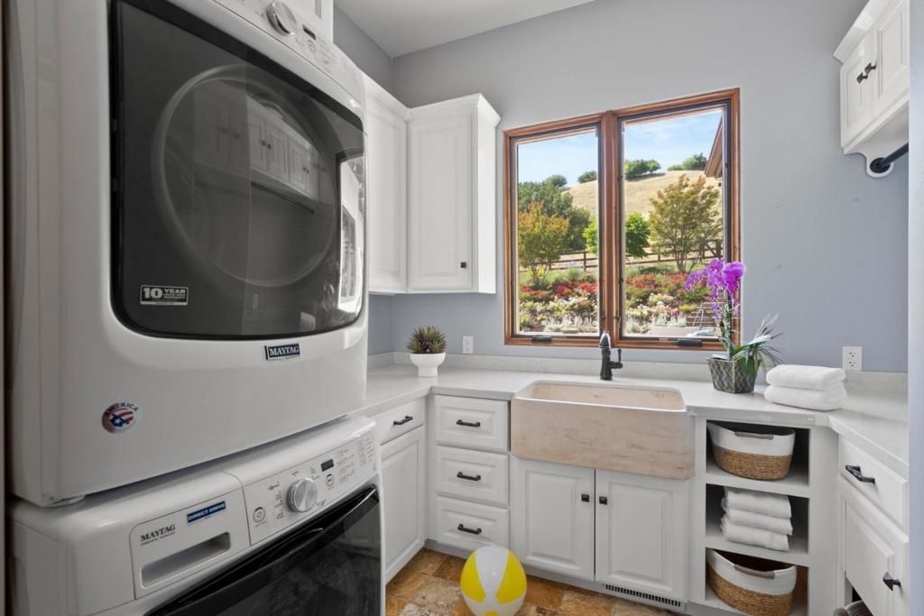 listing image 130729542499094980480