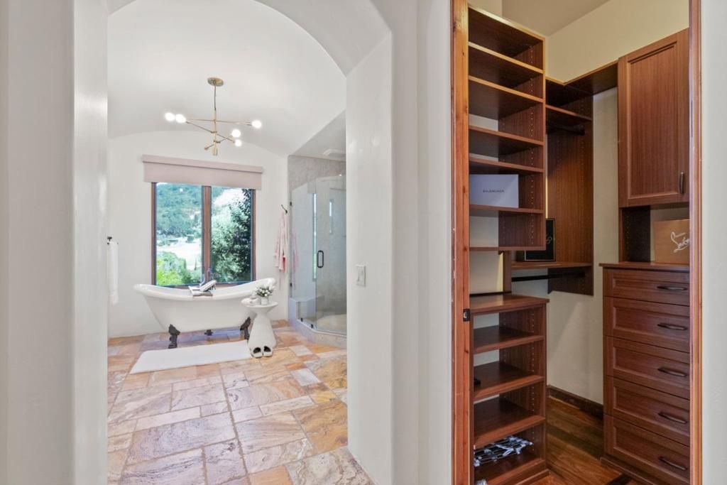 listing image 130729232811937955520