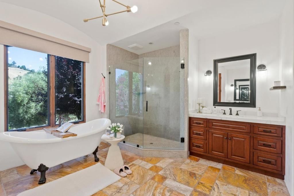 listing image 130720311548337600533