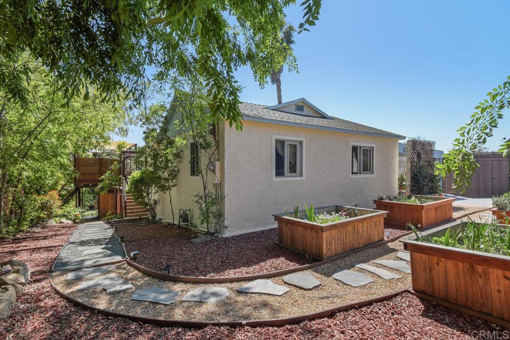 9833 Estrella Drive