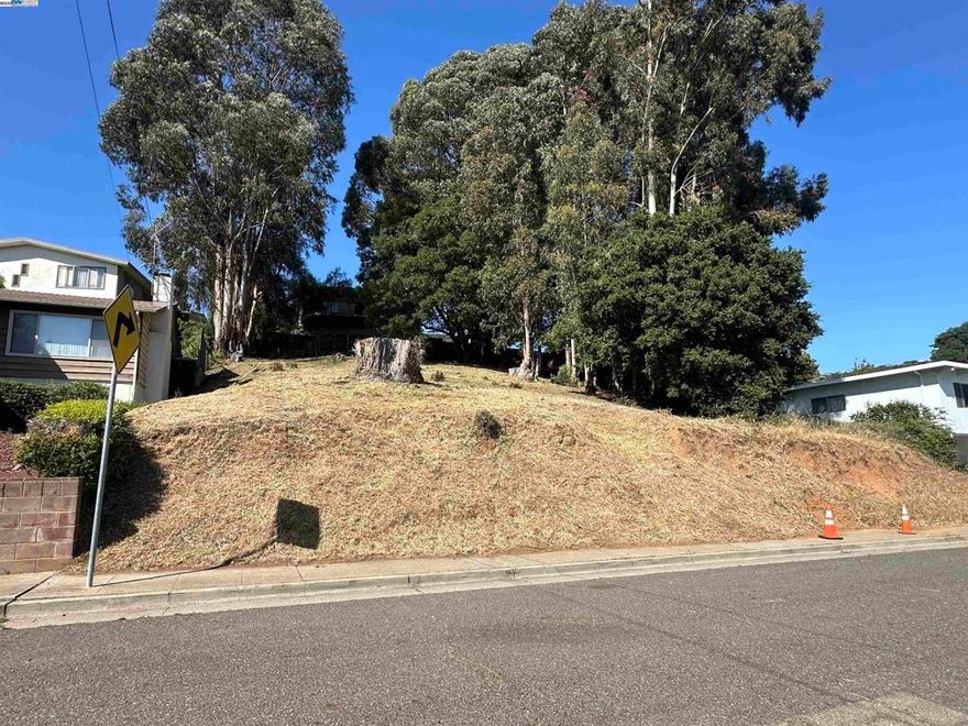 Build you dream home on this fantastic site. Close to freeway. Great Neighborhood. You maybe able to get some views with a a unique home design. Property is next to 4810 Fair Ave.