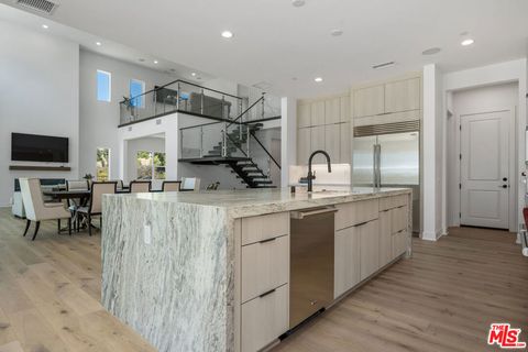 Photo of 11091 Woodcrest Court, Chatsworth, CA 91311 (MLS # 26639541)