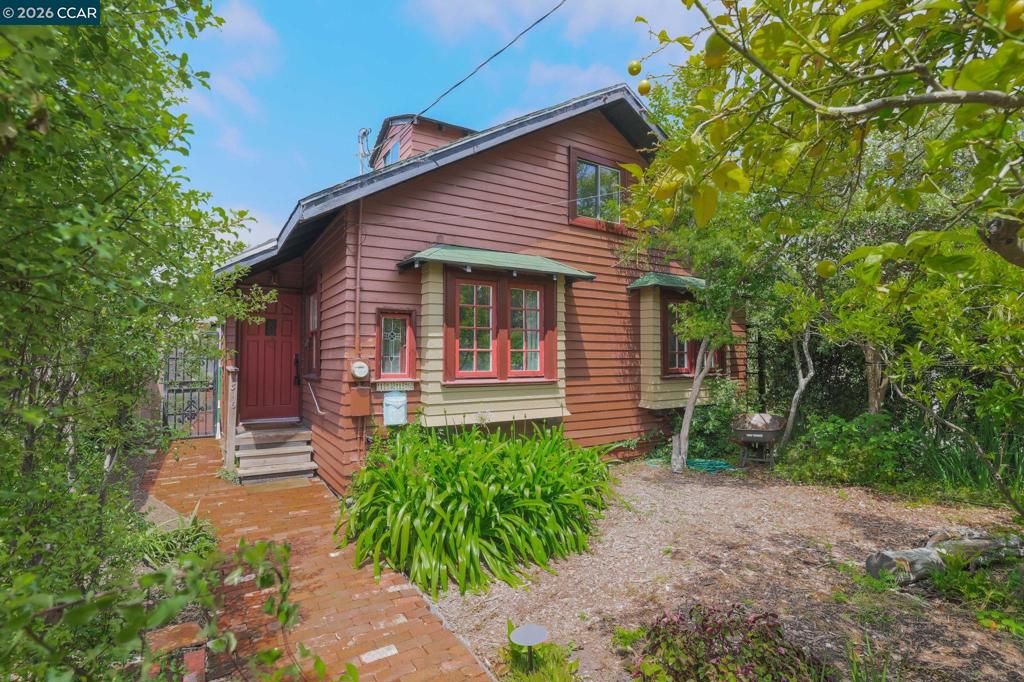 Photo of 1316 Peralta Ave AVE, Berkeley, CA 94702 (MLS # 41136339)