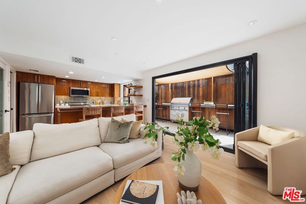 Photo of 831 14th Street #2, Santa Monica, CA 90403 (MLS # 25584333)