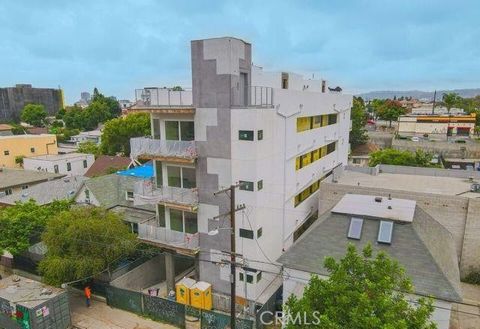 Photo of 320 N Mountain View Ave, Los Angeles, CA 90026 (MLS # DW26093293)