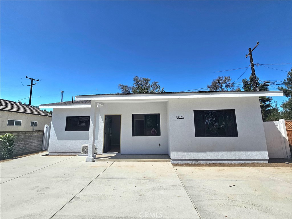 Brand New, 2025 built Single Family House with oversized driveway in ARCADIA SCHOOL DISTRICT.
This lovely home is located in a cul-de-sac that gives you privacy and security.
Open concept with modern kitchen and brand new stainless steel appliances.
The two beds two baths featuring luxurious design and walk-in closets.
Come and check it out before it is gone!