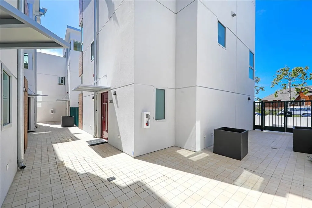 Corona del Mar, California 92625, United States, 3 Bedrooms Bedrooms, ,3 BathroomsBathrooms,Residential,Active,167895