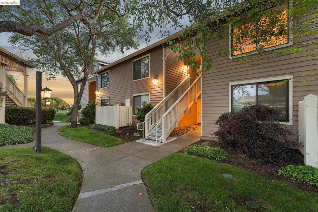 194 Lakeshore Ct