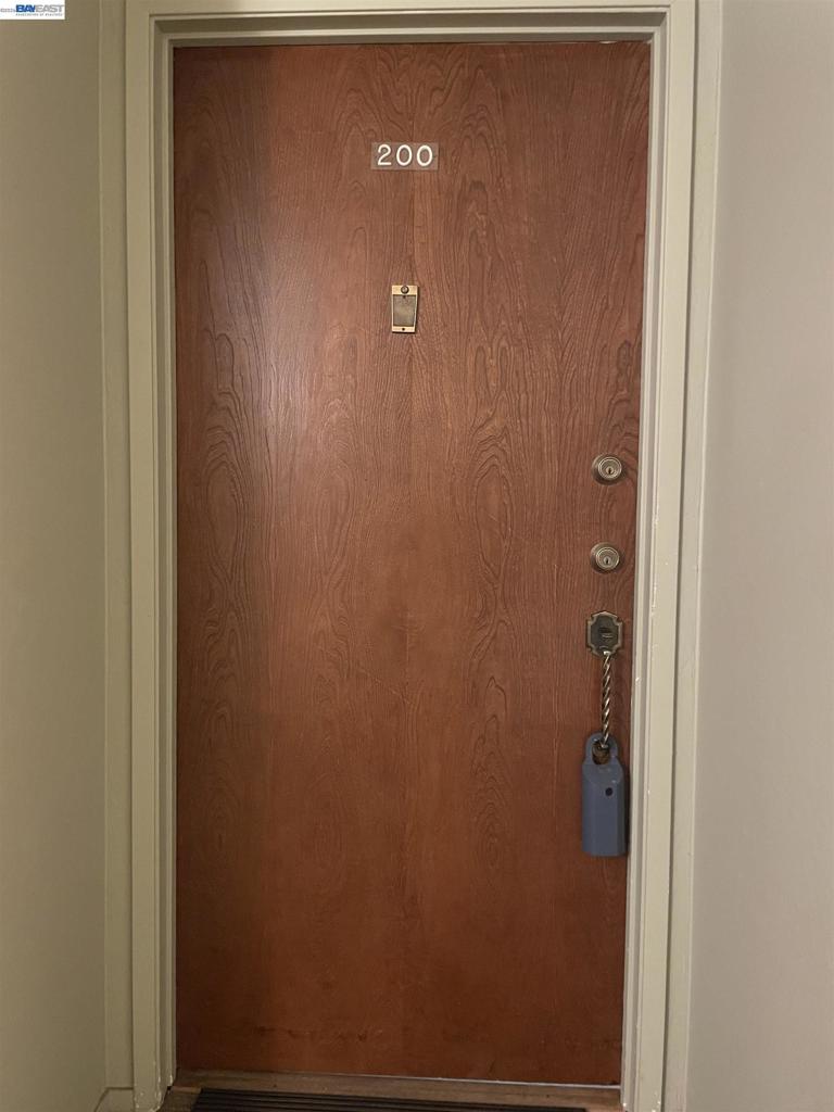 965 SHOREPOINT CT #200