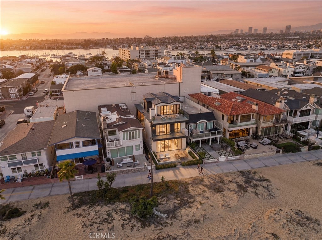 306 E Oceanfront, Newport Beach CA 92661