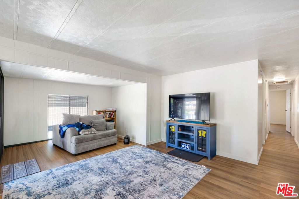 1502 E Carson Street 5