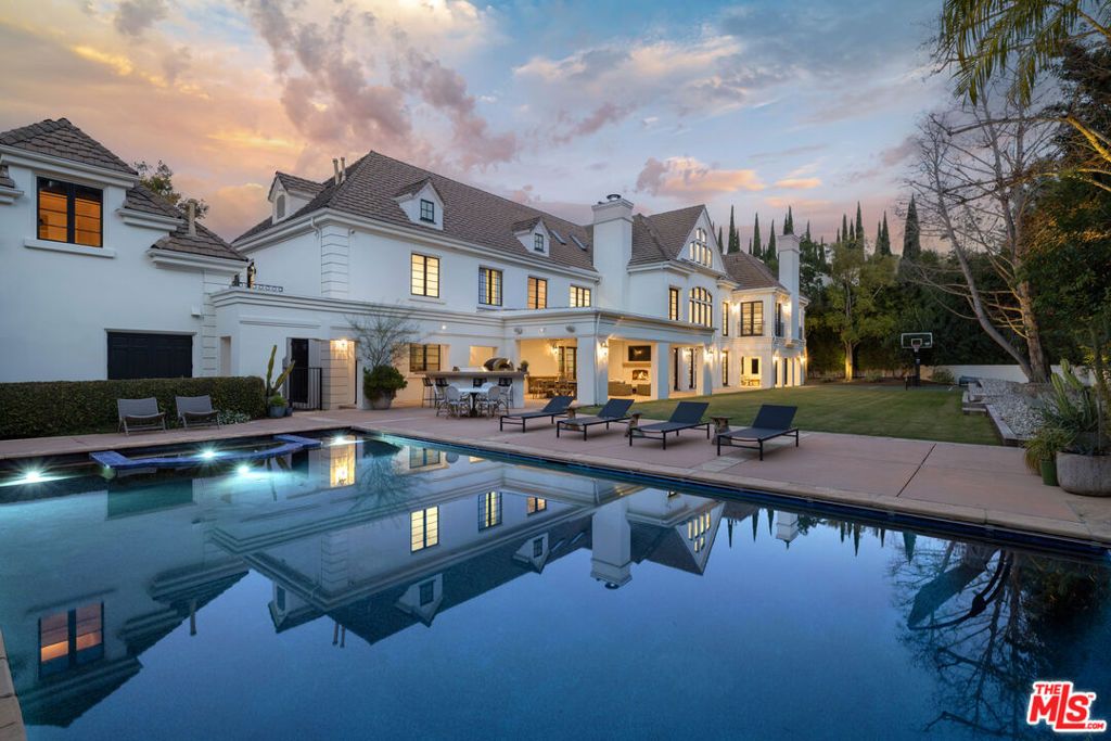 Photo of 3901 Longridge Avenue, Sherman Oaks, CA 91423 (MLS # 26635009)