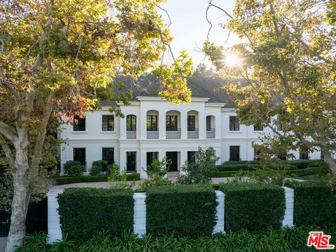 Photo of 3901 Longridge Avenue, Sherman Oaks, CA 91423 (MLS # 26635009)