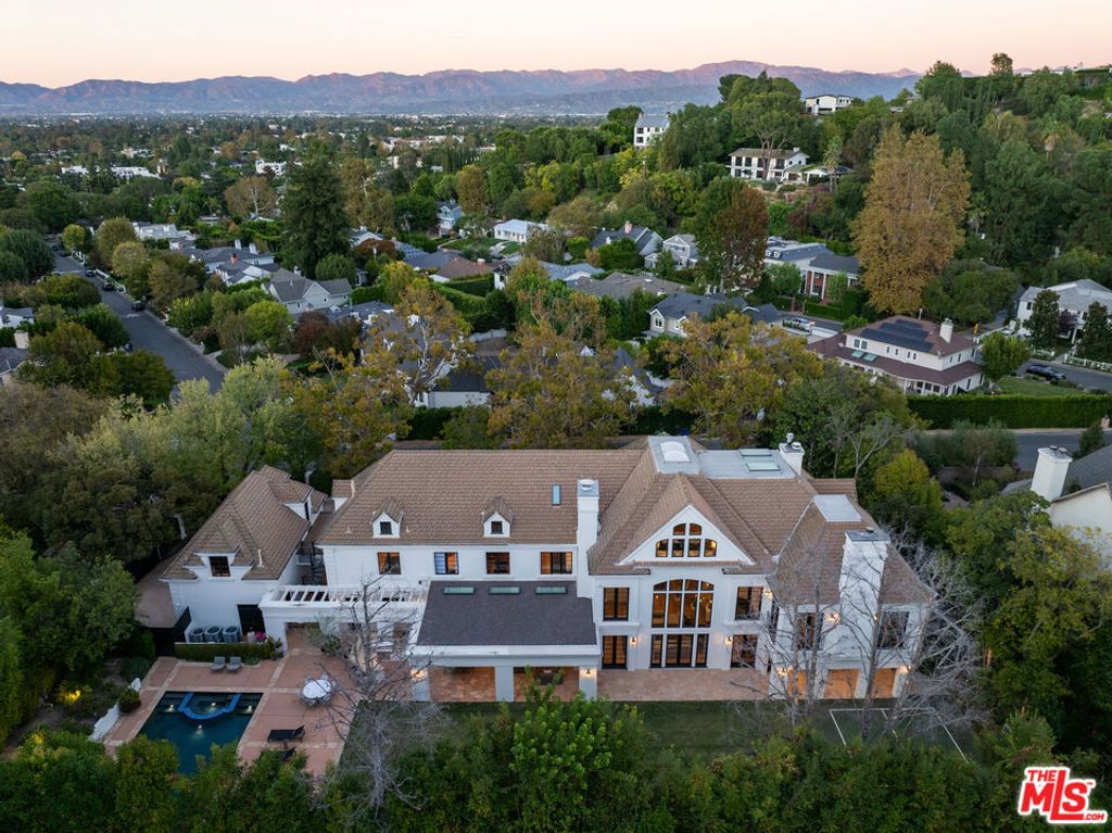 Photo of 3901 Longridge Avenue, Sherman Oaks, CA 91423 (MLS # 26635009)