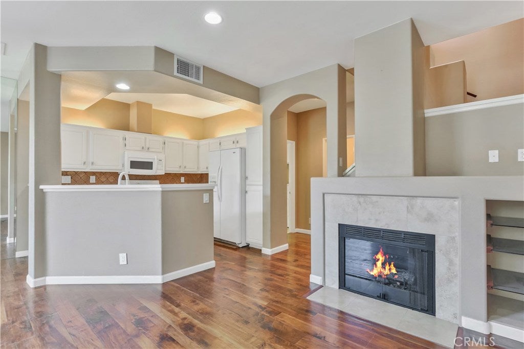 1069 S Positano