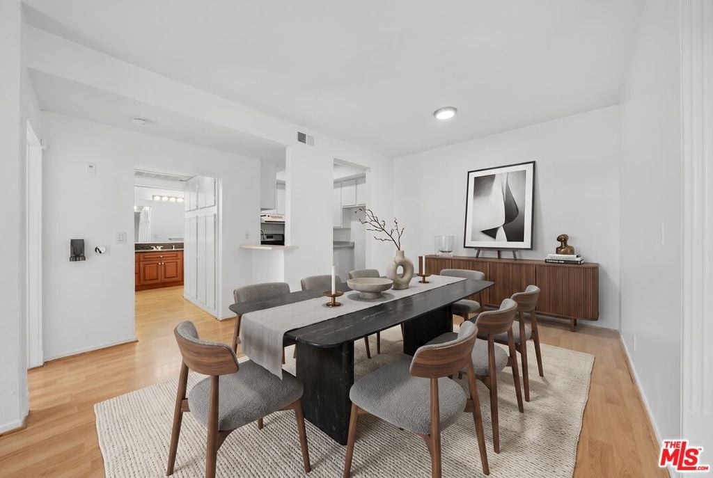 533 S St Andrews Place 203, Los Angeles CA 90020