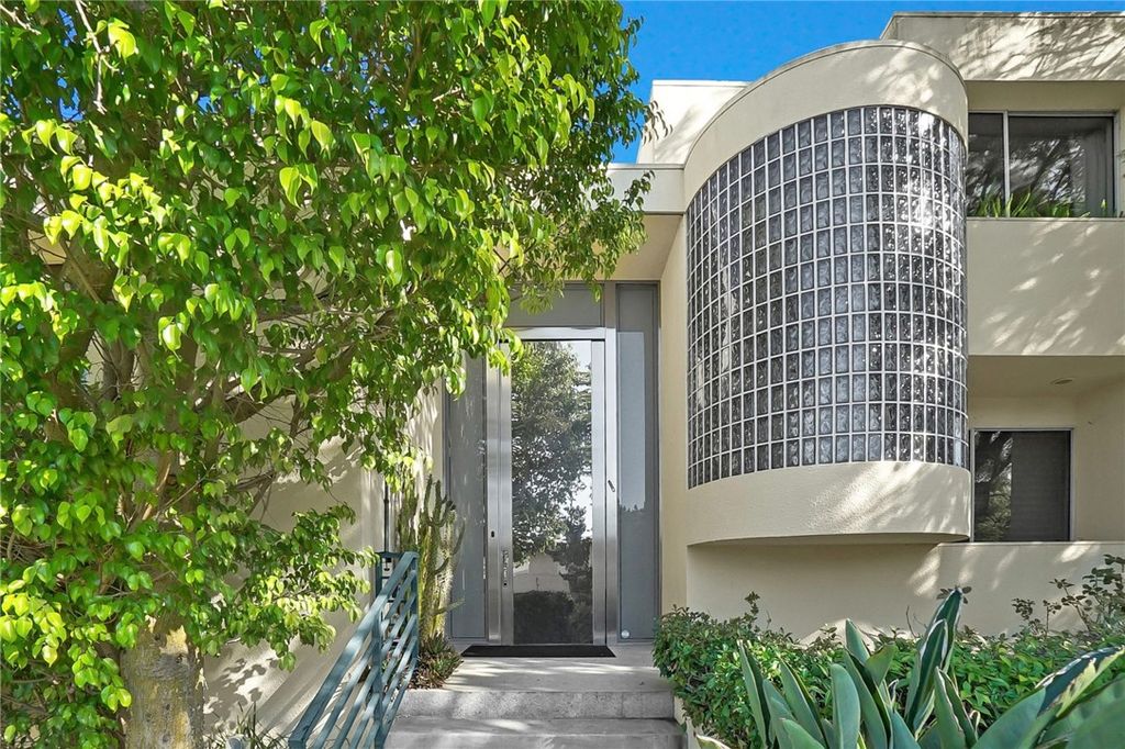 Photo of 3016 Dona Susana Drive, Studio City, CA 91604 (MLS # WS25240857)