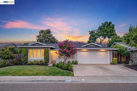 Photo of 4865 Mason St ST, Pleasanton, CA 94588 (MLS # 41143267)