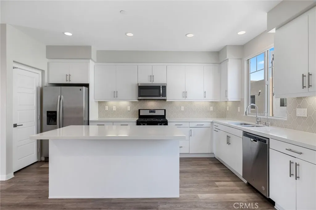 Irvine, California 92618, United States, 3 Bedrooms Bedrooms, ,4 BathroomsBathrooms,Residential,Active,164212