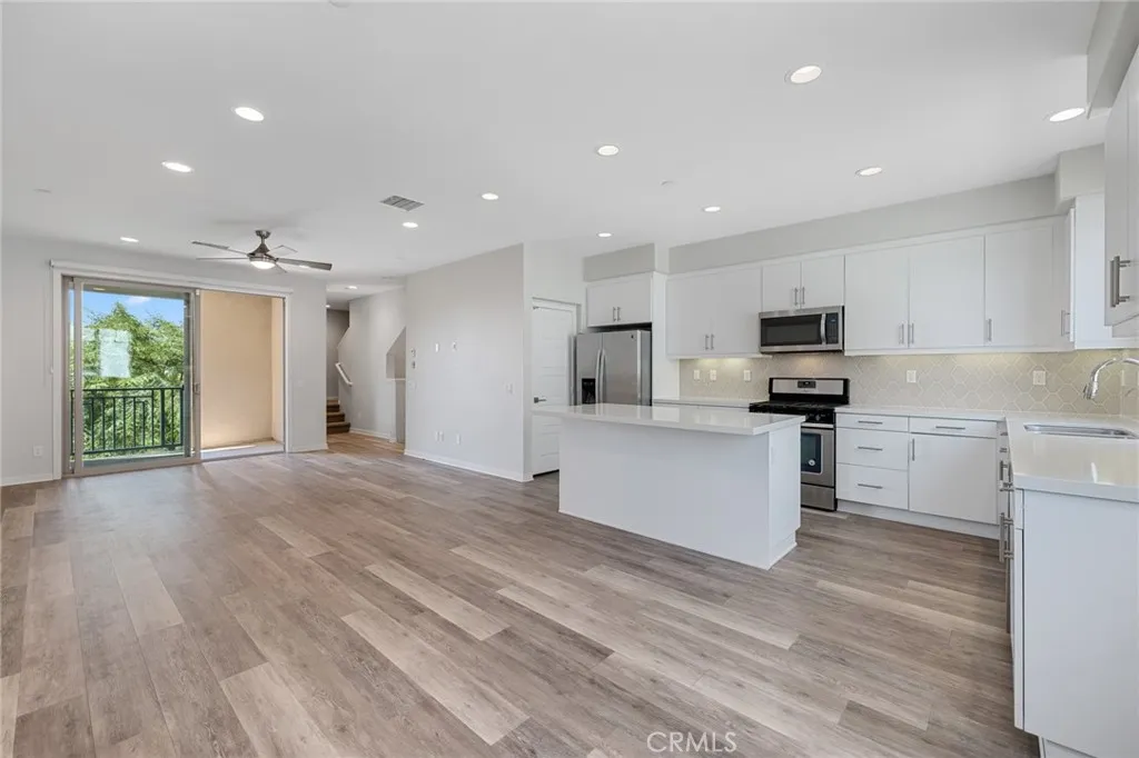 Irvine, California 92618, United States, 3 Bedrooms Bedrooms, ,4 BathroomsBathrooms,Residential,Active,164212