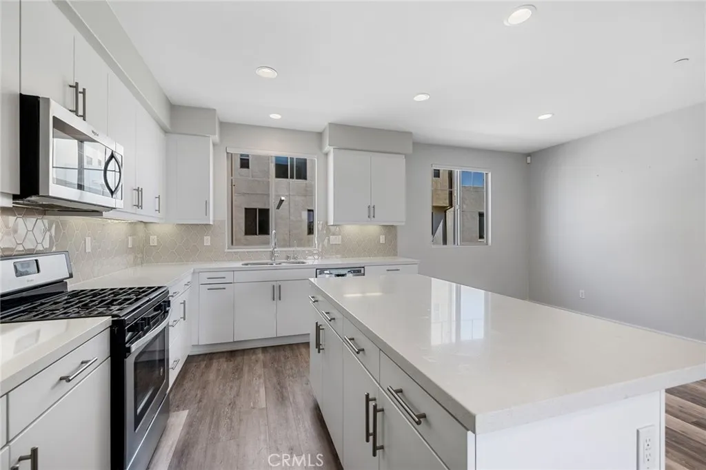 Irvine, California 92618, United States, 3 Bedrooms Bedrooms, ,4 BathroomsBathrooms,Residential,Active,164212