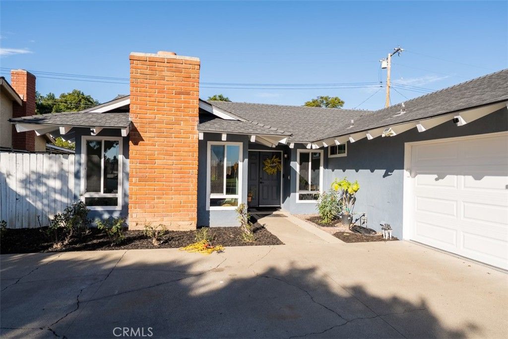 Photo of 1913 W Adams St, Santa Ana, CA 92704 (MLS # OC26010832)