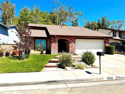 Photo of 21929 Marjoram Court, Saugus, CA 91350 (MLS # SR26108318)