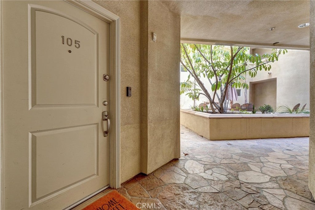 13935 Burbank 105