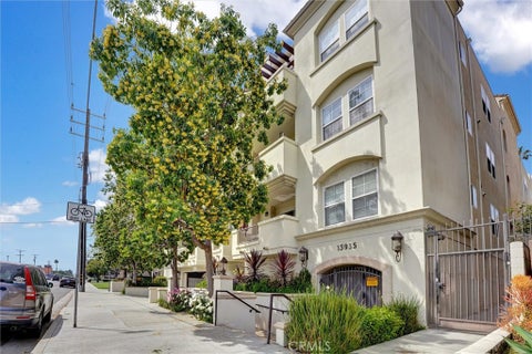 Photo of 13935 Burbank BLVD #105, Van Nuys, CA 91401 (MLS # HD26227525)