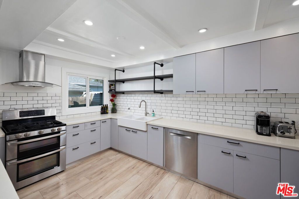 Photo of 5751 Andasol Avenue, Encino, CA 91316 (MLS # 26644503)