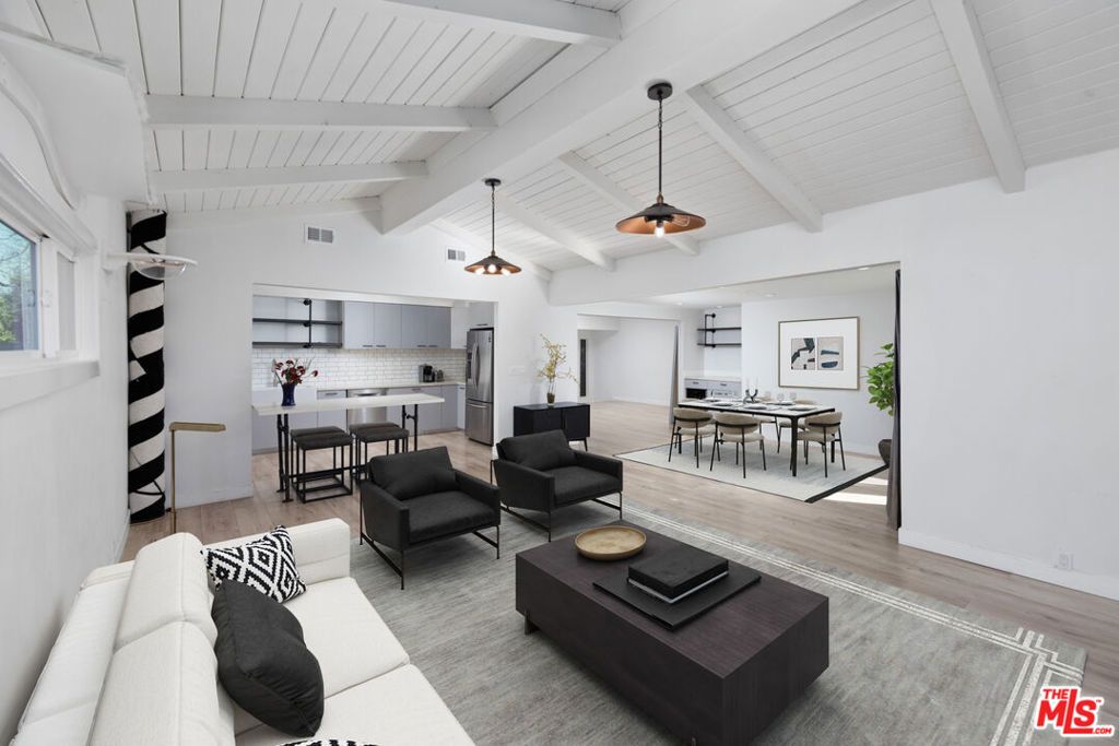 Photo of 5751 Andasol Avenue, Encino, CA 91316 (MLS # 26644503)