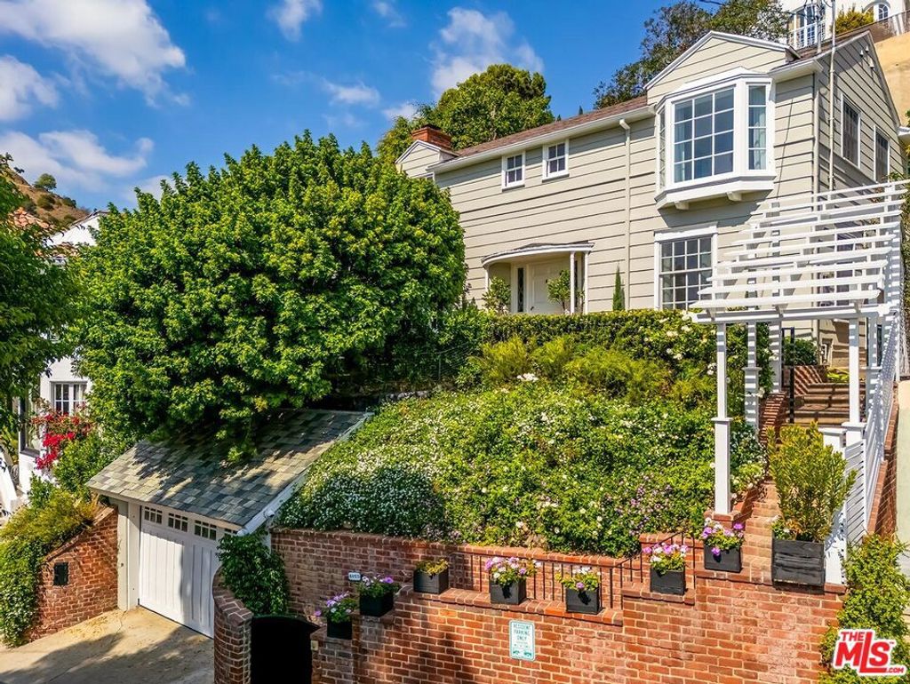 Photo of 8023 Hemet Place, Los Angeles, CA 90046 (MLS # 25560929)