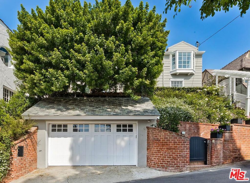 Photo of 8023 Hemet Place, Los Angeles, CA 90046 (MLS # 25560929)