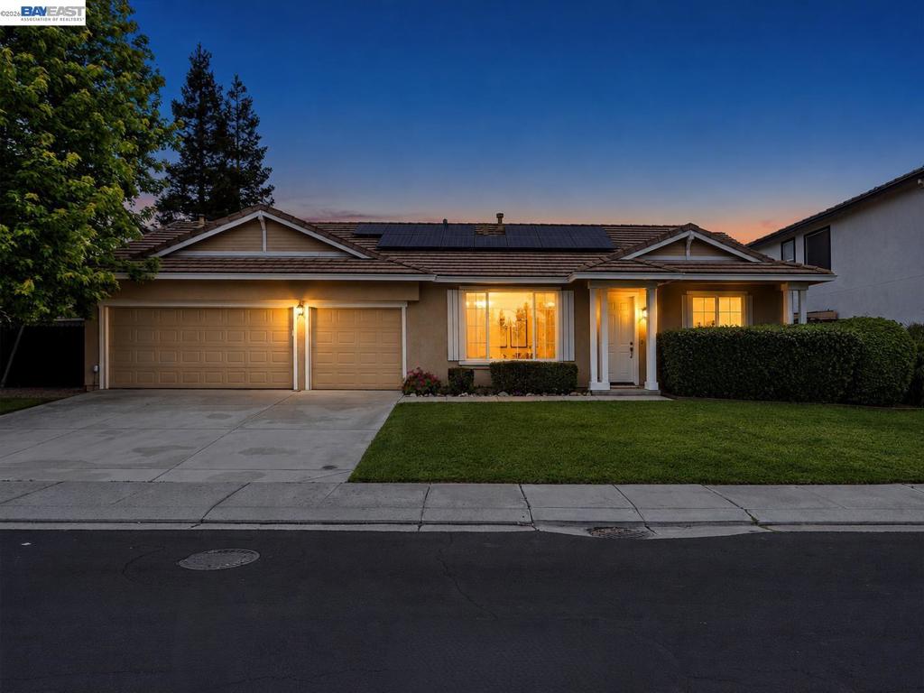 744 Vasconcellos Ave