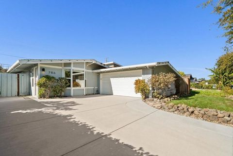Photo of 786 Lakewood Drive, Sunnyvale, CA 94089 (MLS # ML82037436)
