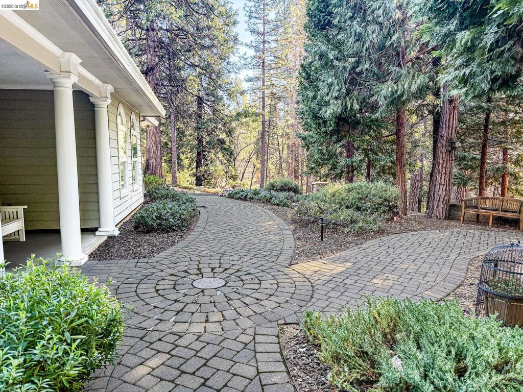 17400 Mount Elizabeth