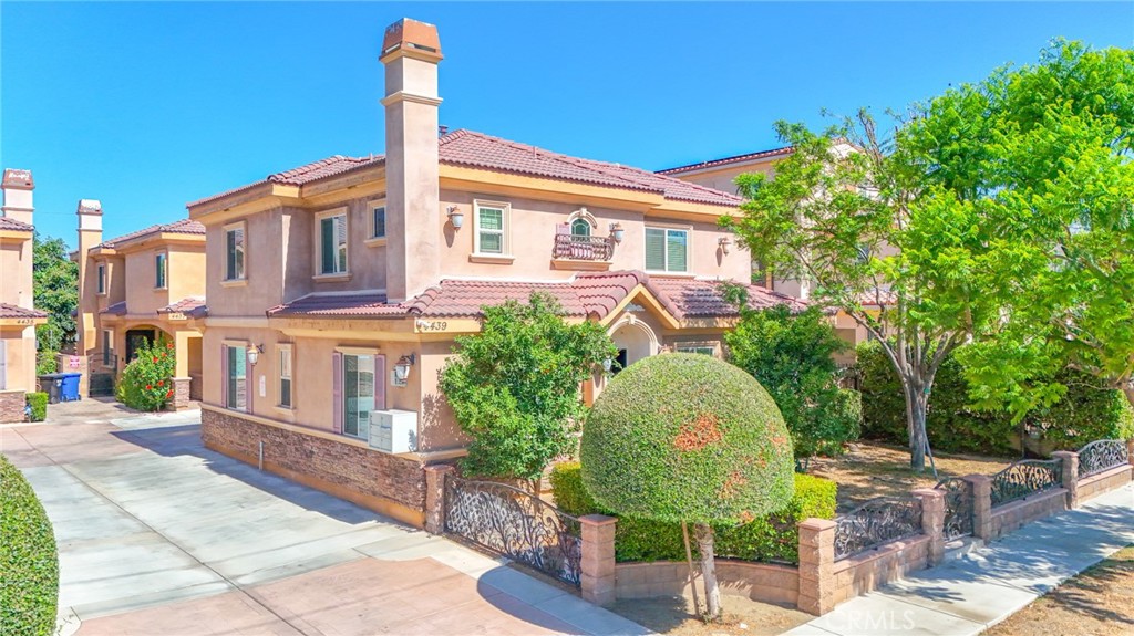 4439 Ellis Lane